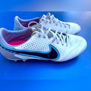 Men’s Nike Tiempo Legend 9 soccer cleats size 9.5